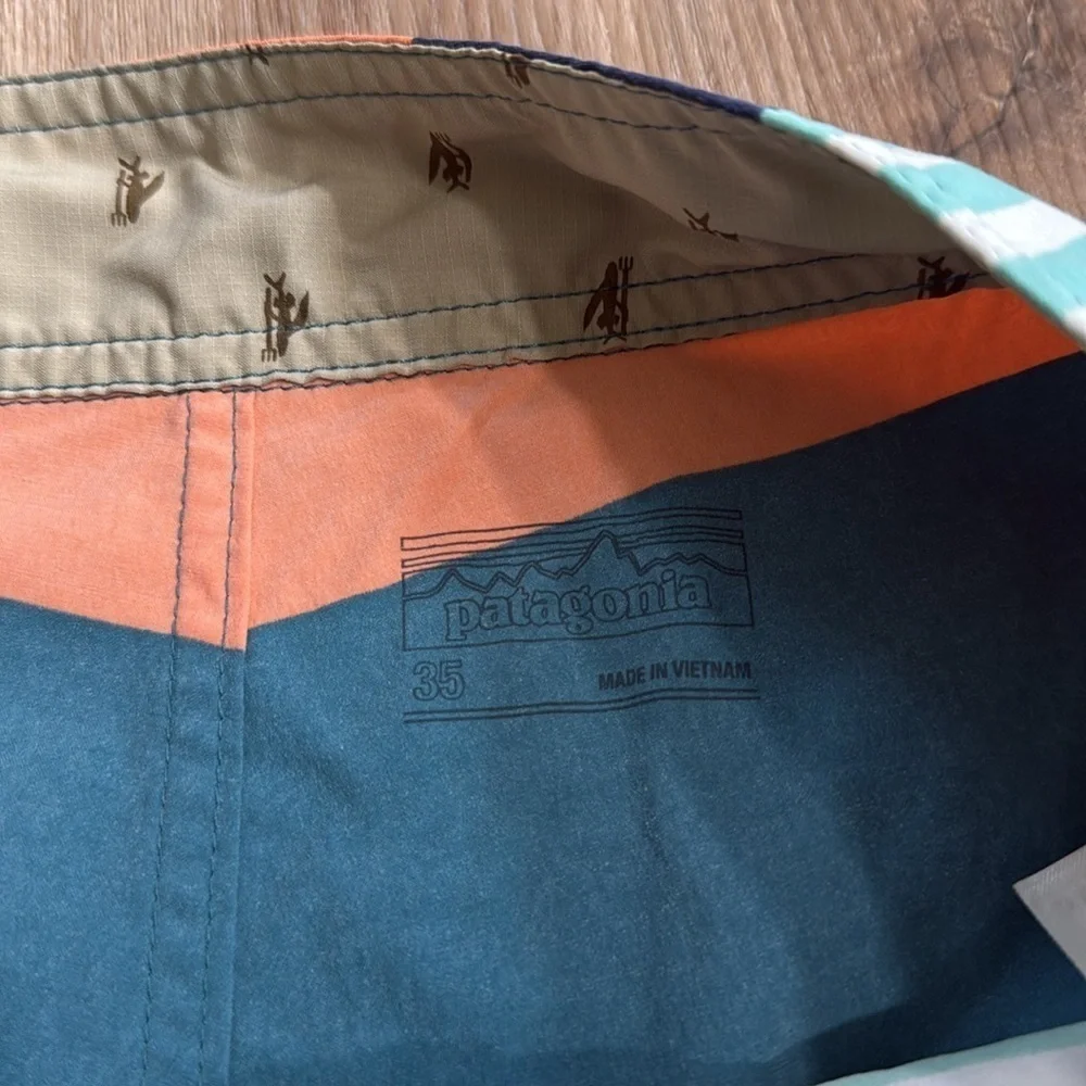 Patagonia Men's Stretch Wavefarer® Boardshorts Swim Trunks 21